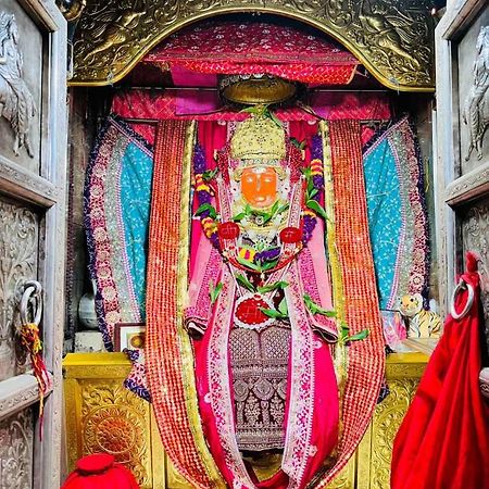 Jai Hanuman Guest House Palsana  Bagian luar foto