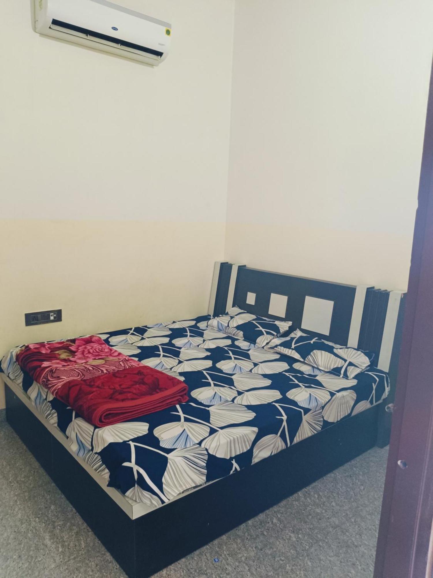 Jai Hanuman Guest House Palsana  Bagian luar foto