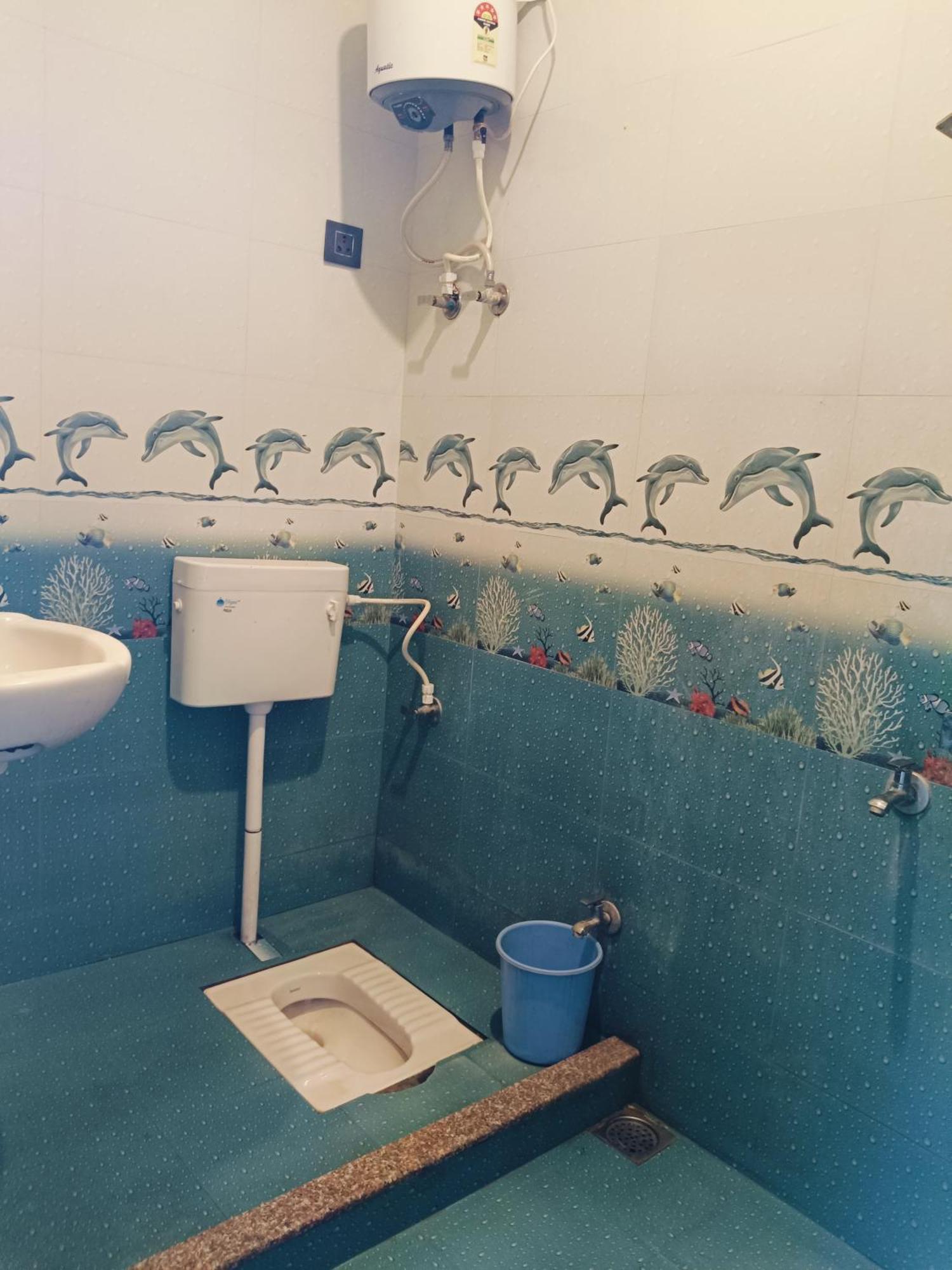 Jai Hanuman Guest House Palsana  Bagian luar foto