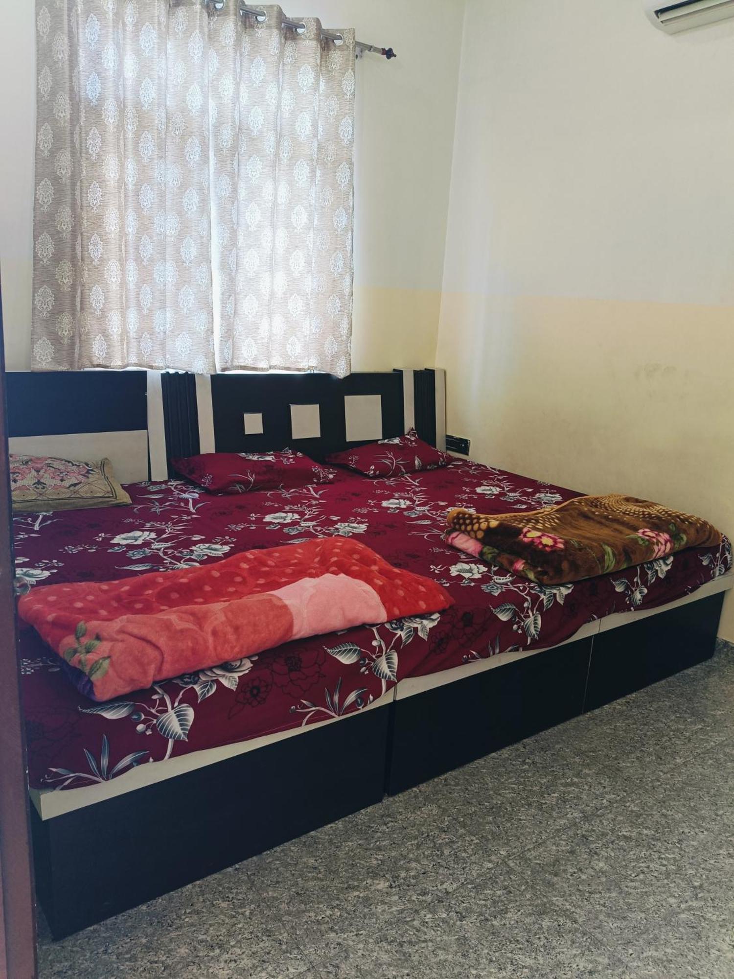 Jai Hanuman Guest House Palsana  Bagian luar foto