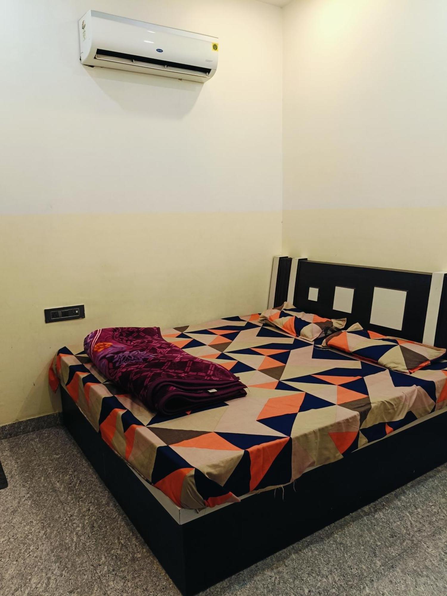 Jai Hanuman Guest House Palsana  Bagian luar foto