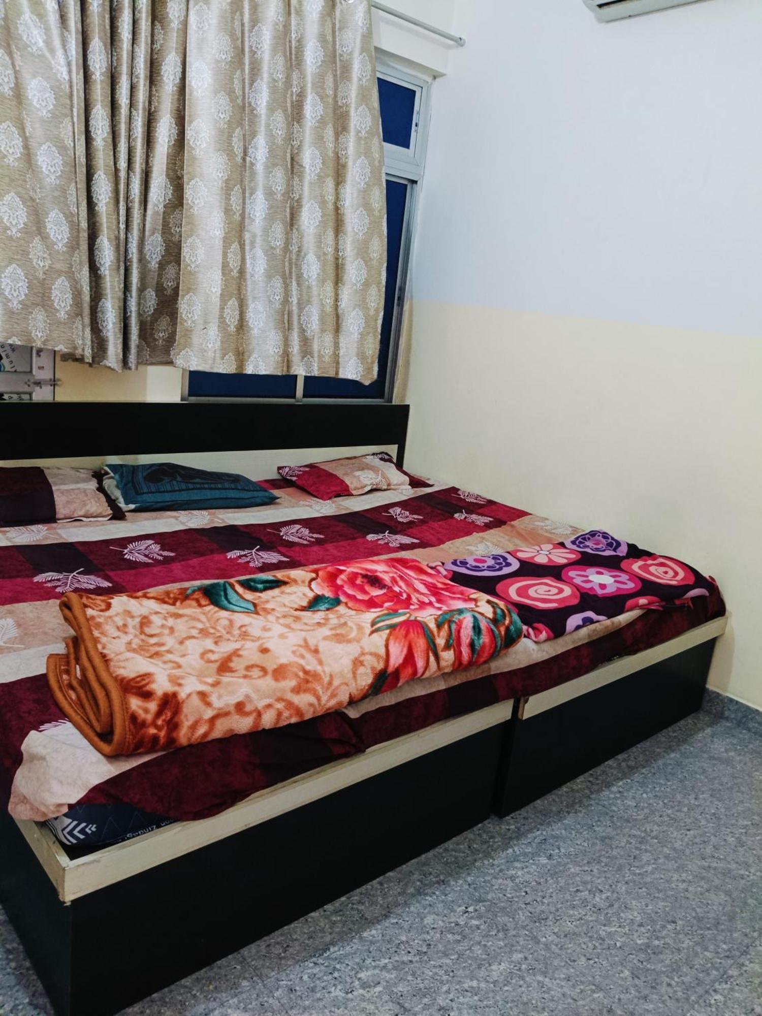 Jai Hanuman Guest House Palsana  Bagian luar foto