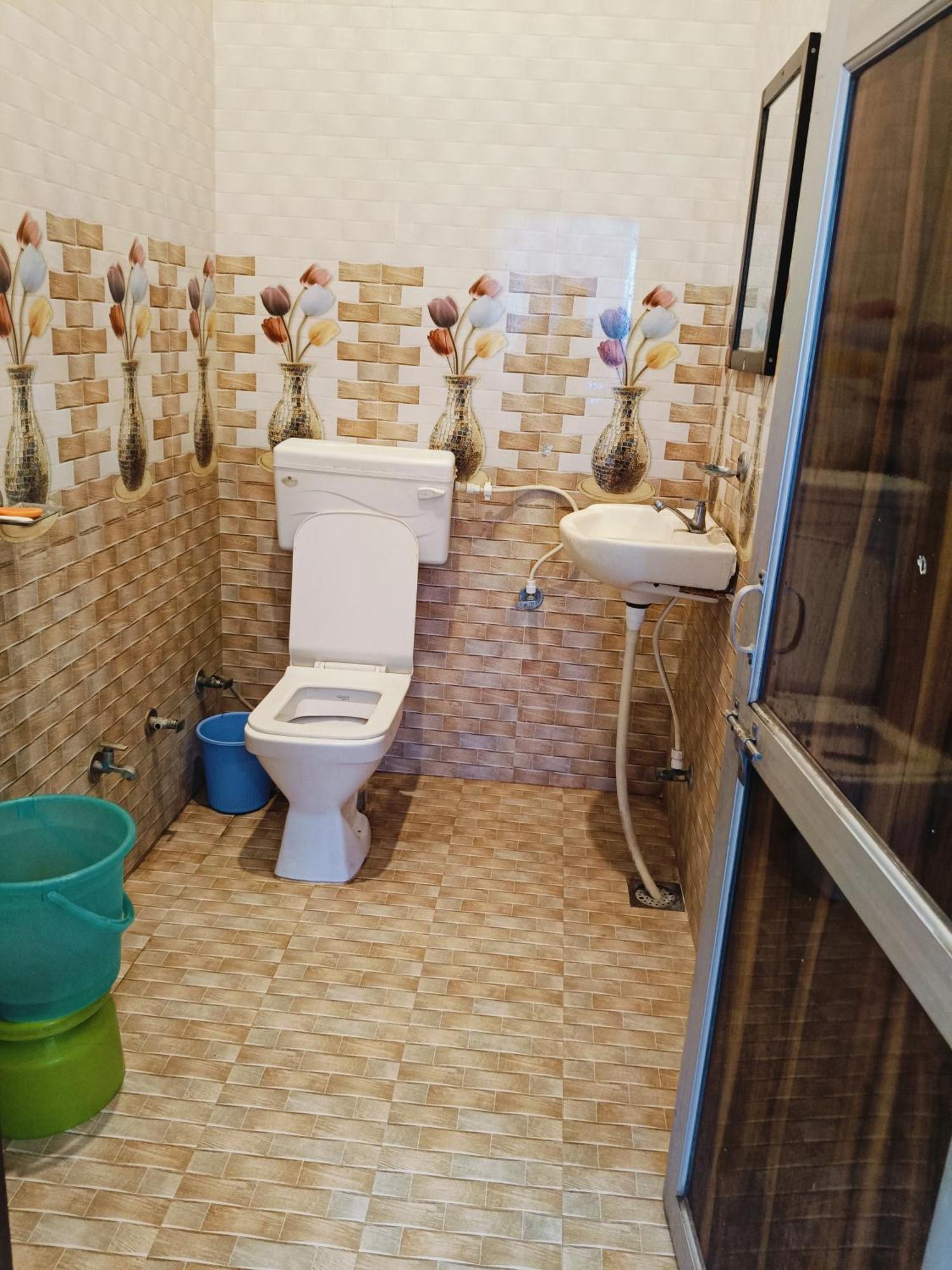 Jai Hanuman Guest House Palsana  Bagian luar foto