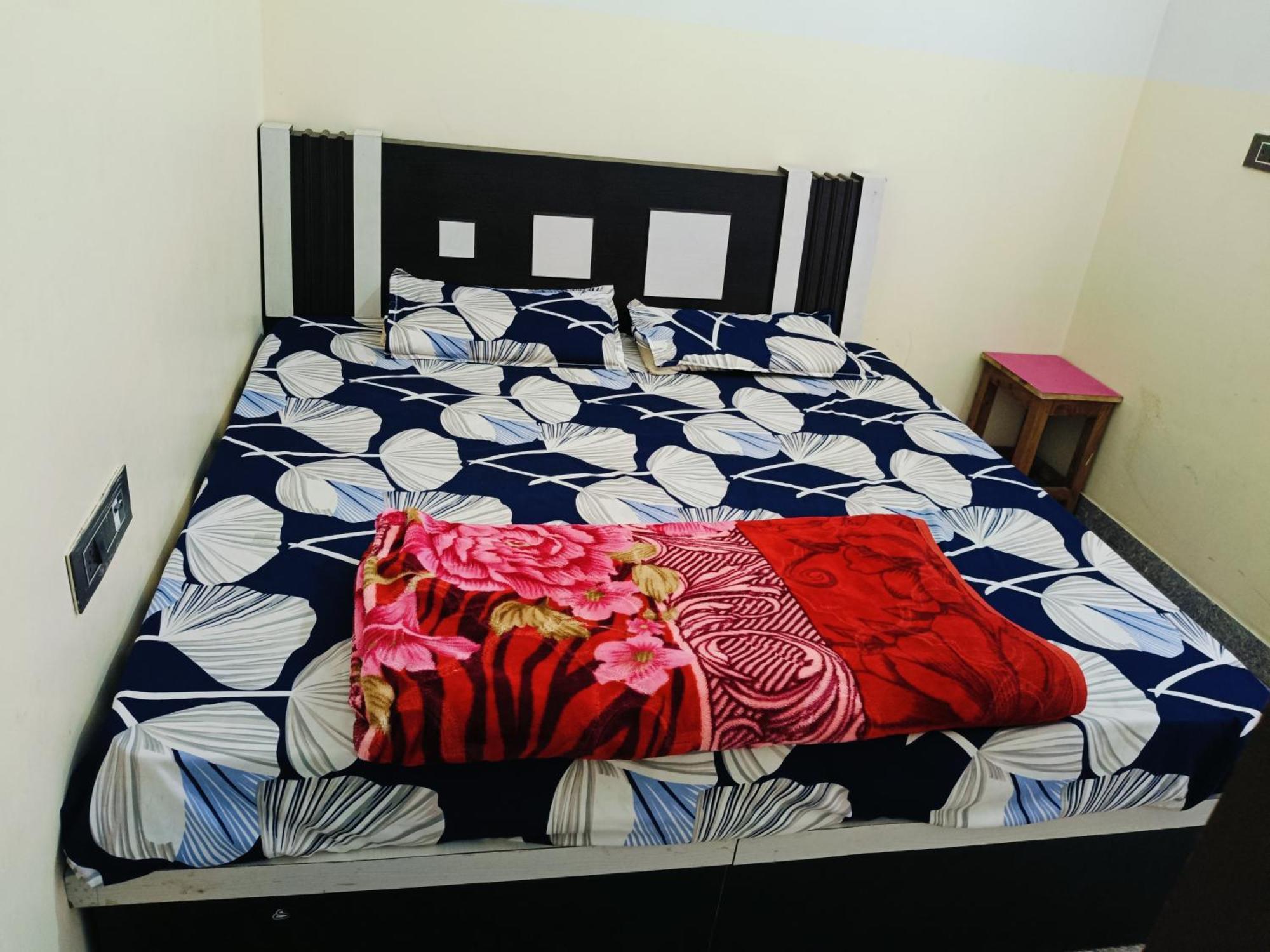 Jai Hanuman Guest House Palsana  Bagian luar foto