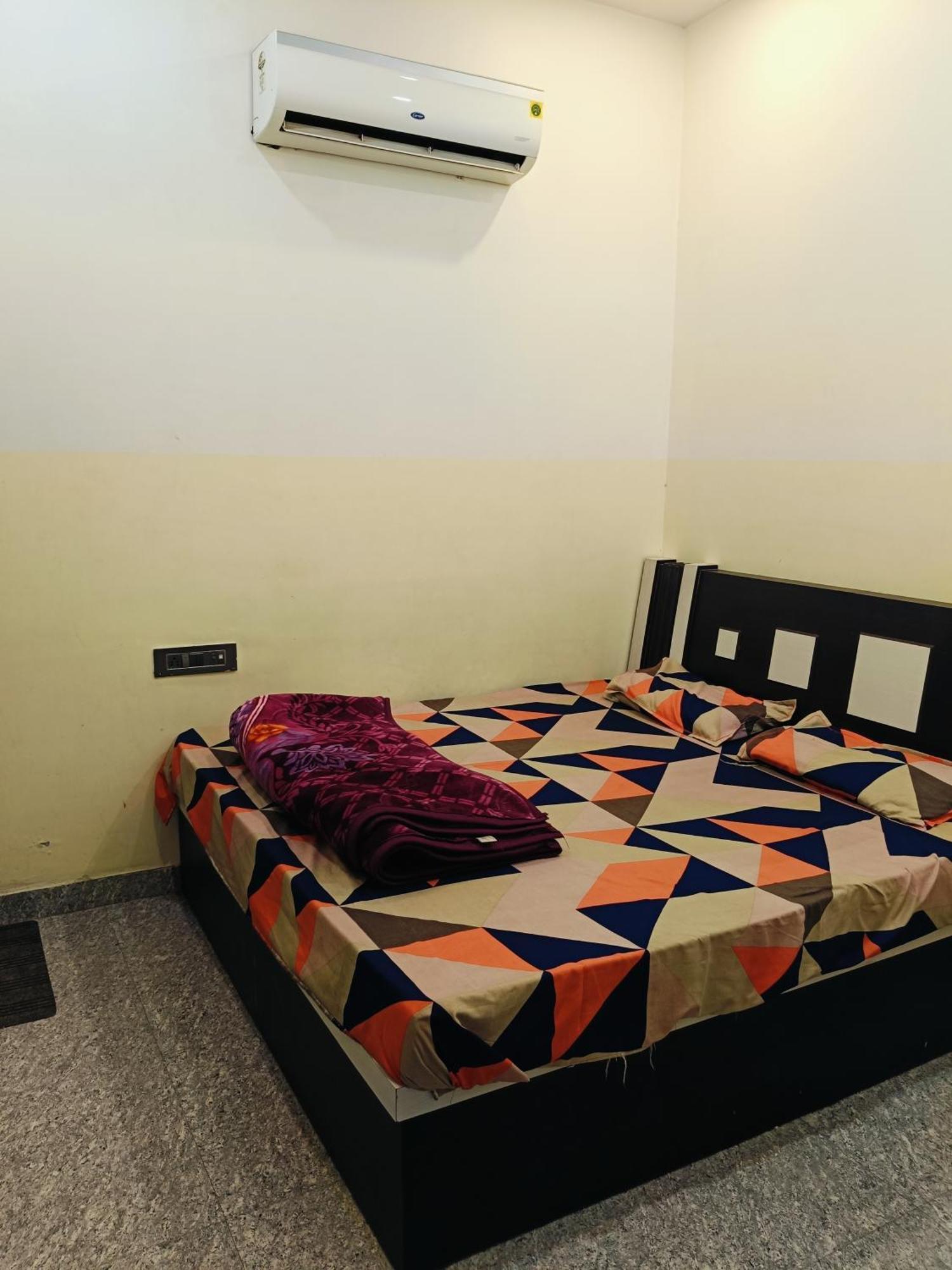 Jai Hanuman Guest House Palsana  Bagian luar foto