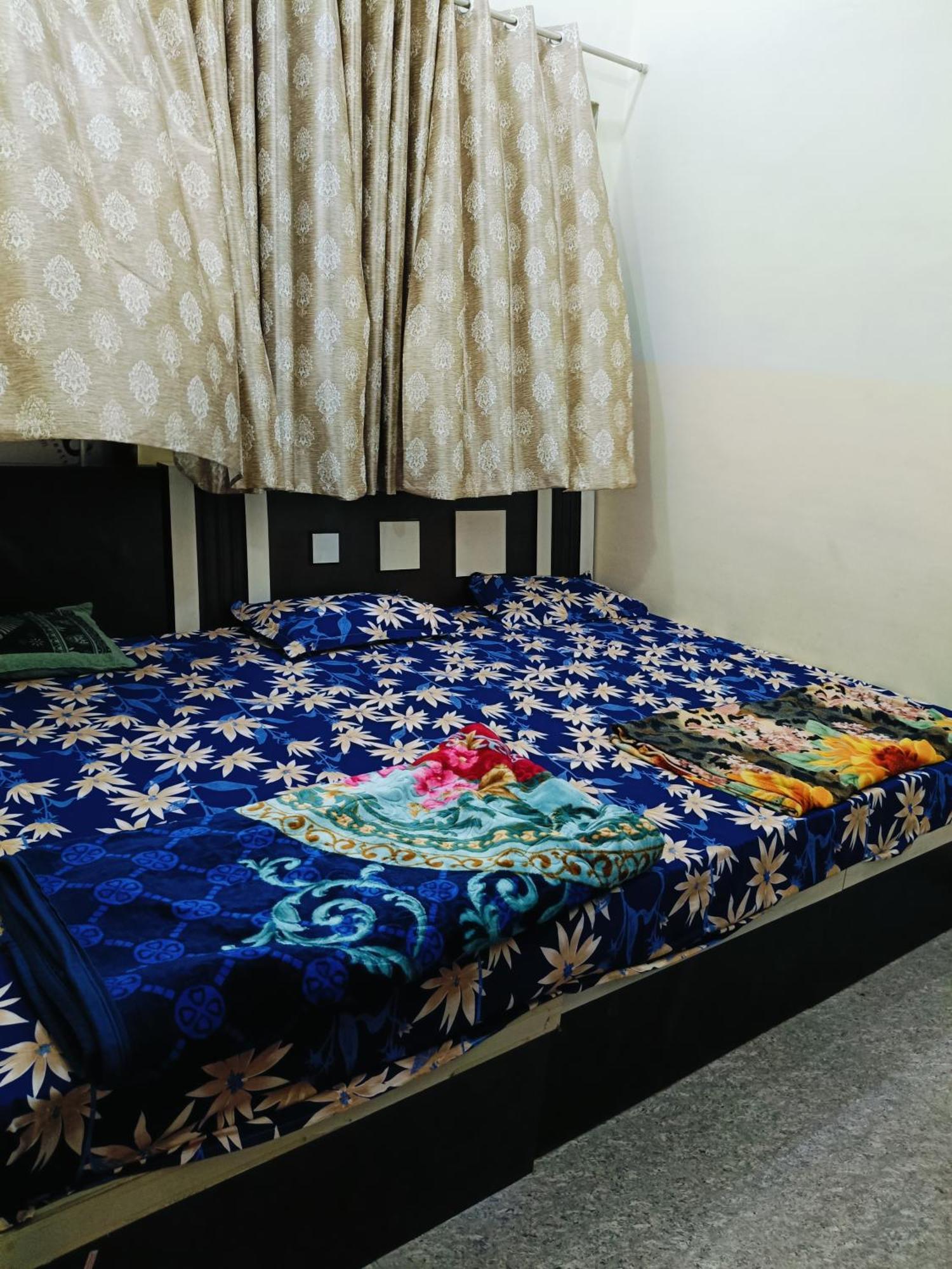 Jai Hanuman Guest House Palsana  Bagian luar foto