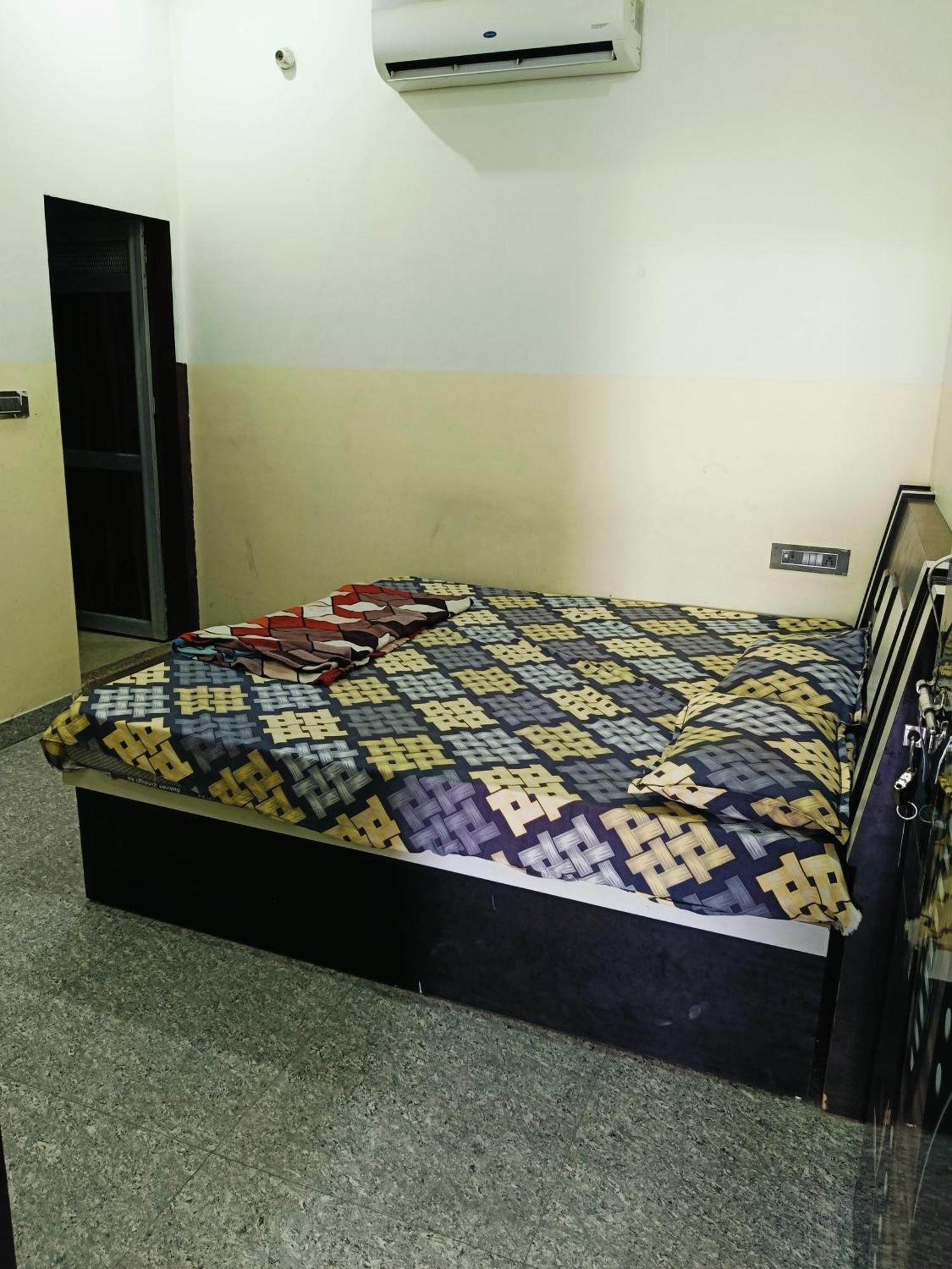 Jai Hanuman Guest House Palsana  Bagian luar foto