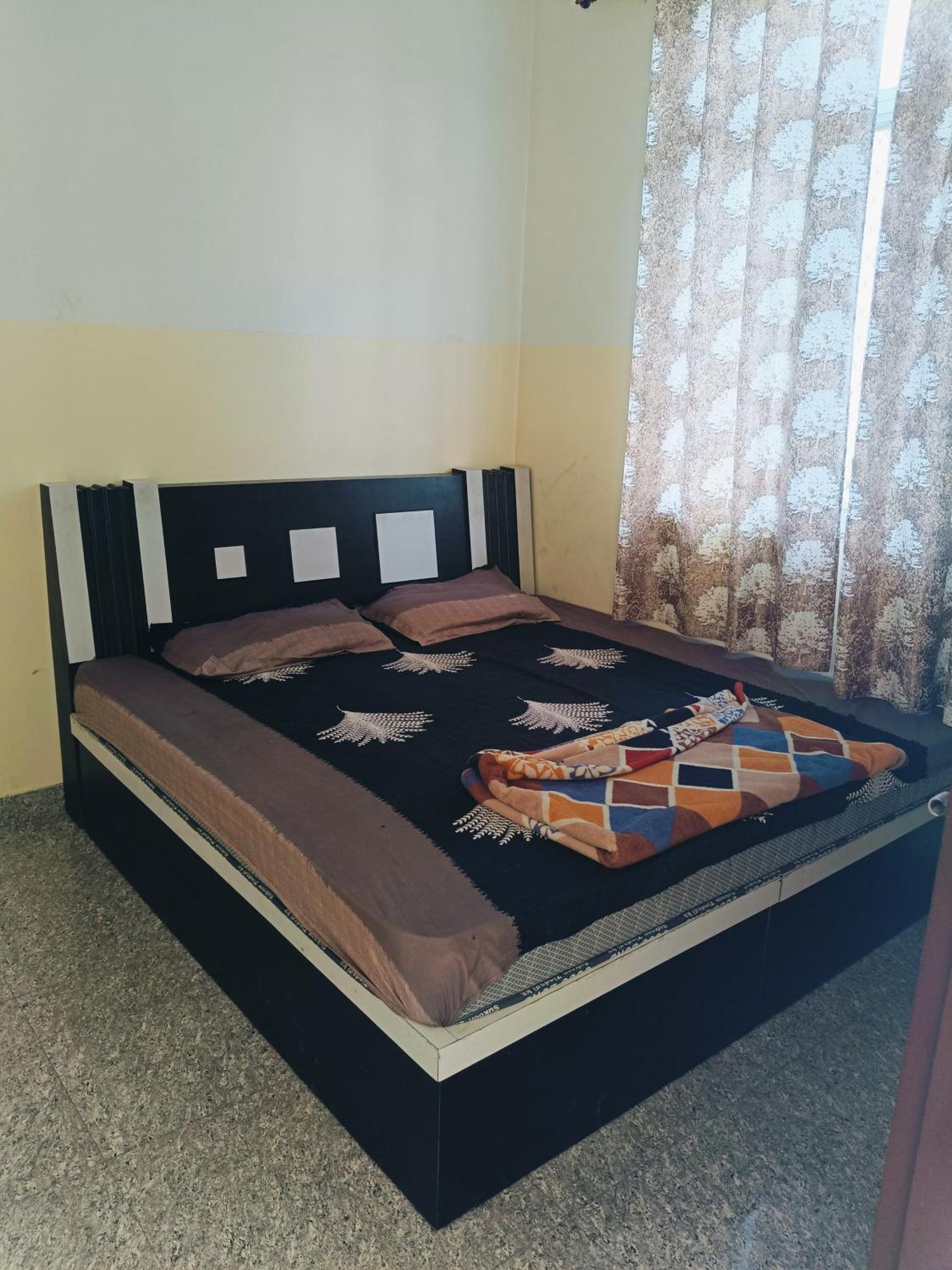Jai Hanuman Guest House Palsana  Bagian luar foto
